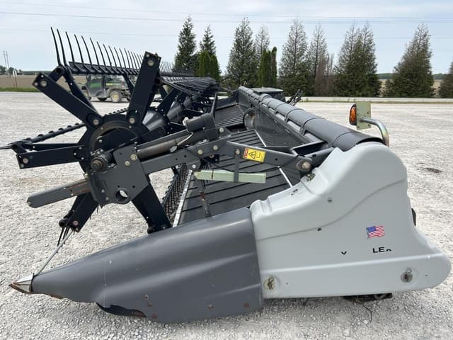 Image of Gleaner 9250 equipment image 4