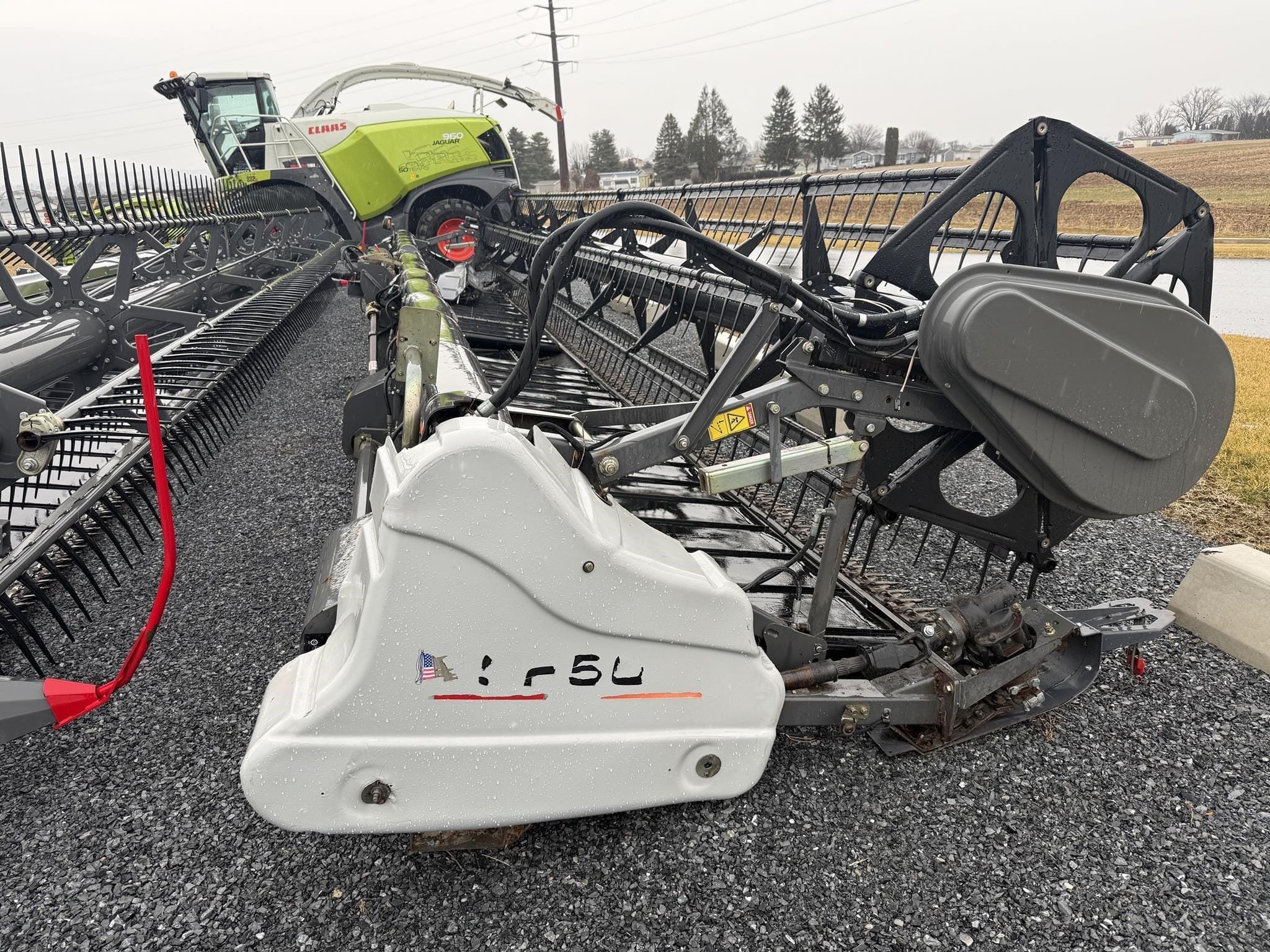 2011 Gleaner 9250 Equipment Image0