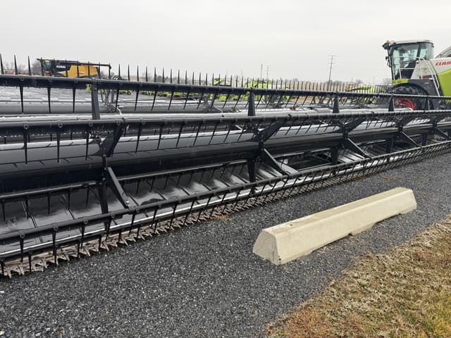 Image of Gleaner 9250 equipment image 1