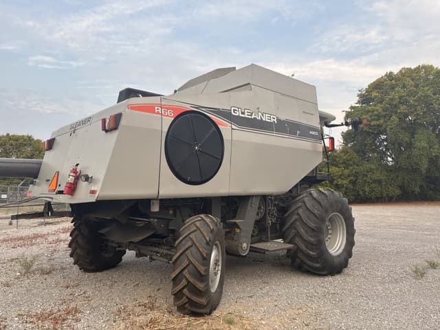 Image of Gleaner R66 equipment image 2