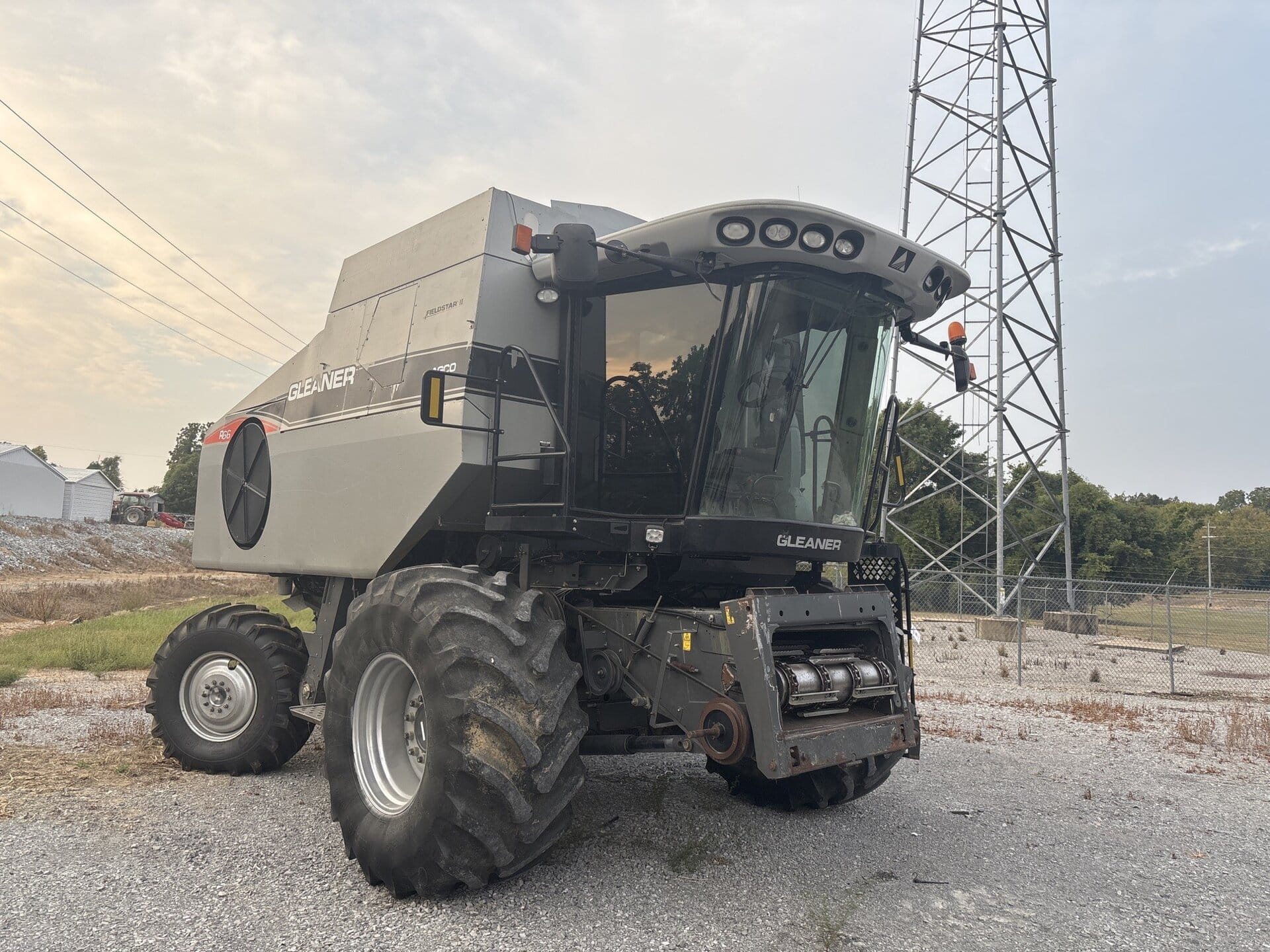 2011 Gleaner R66 Equipment Image0