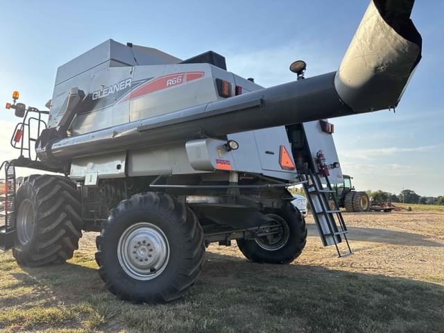Image of Gleaner R66 equipment image 4