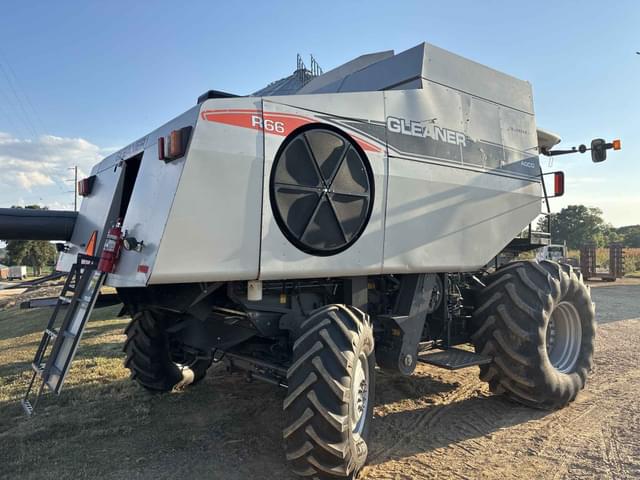 Image of Gleaner R66 equipment image 2