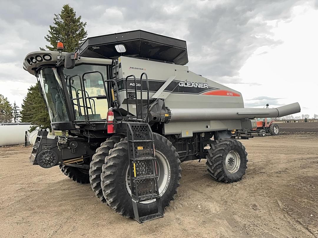 Image of Gleaner R76 Primary image