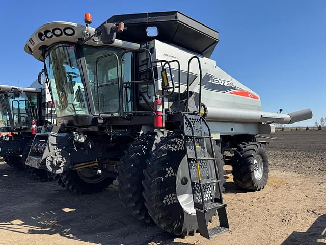 Image of Gleaner R76 equipment image 1