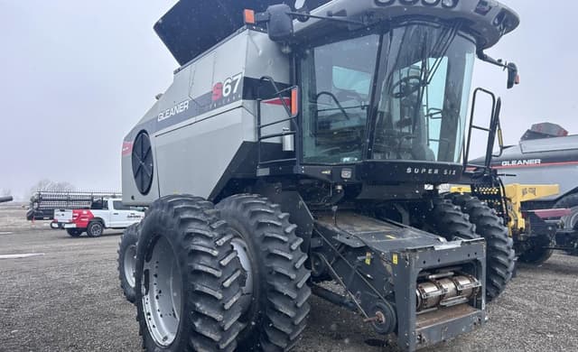 Image of Gleaner S67 equipment image 2