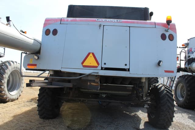 Image of Gleaner S67 equipment image 4