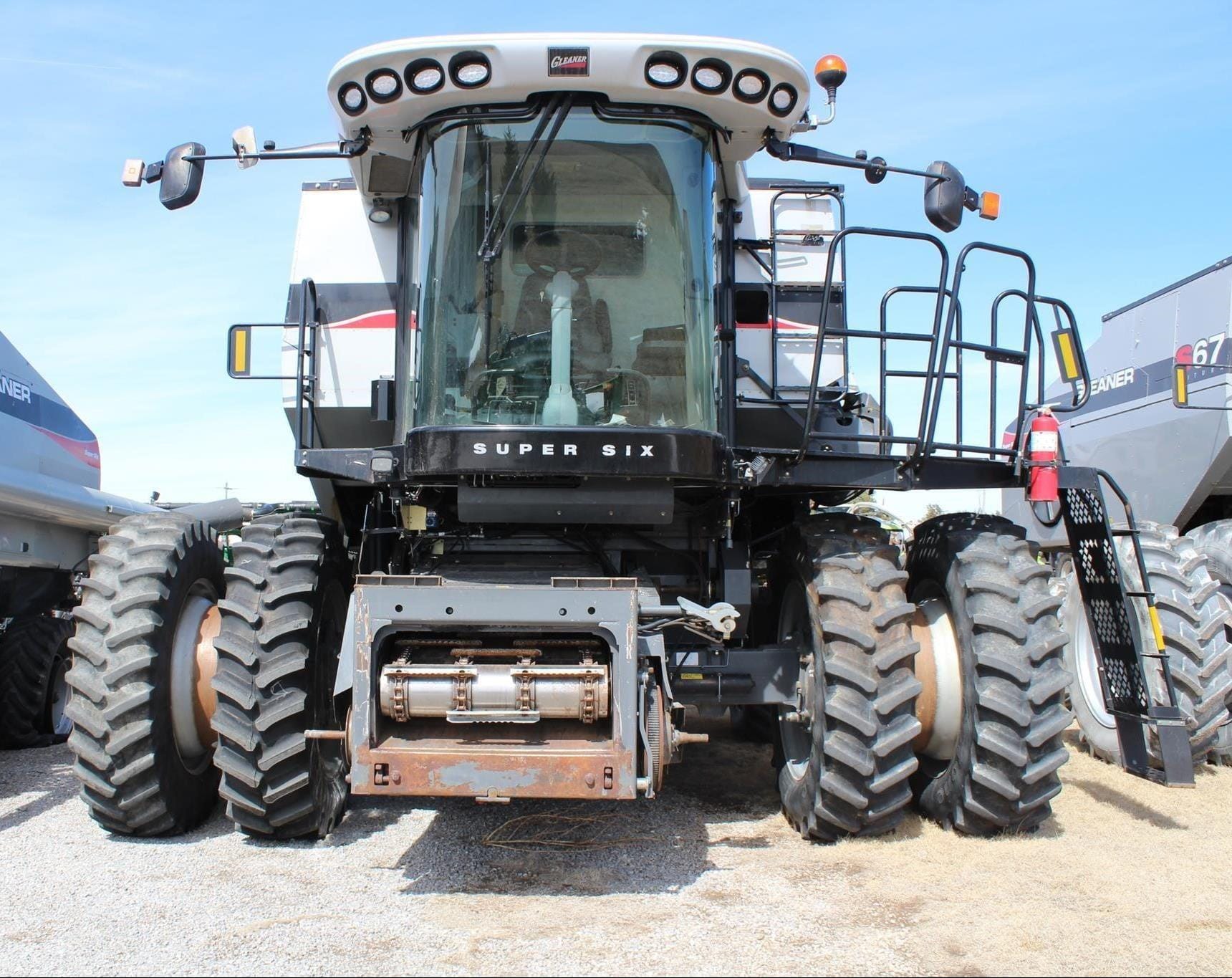2011 Gleaner S67 Equipment Image0