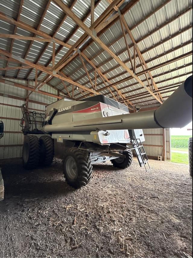 Image of Gleaner S67 equipment image 2