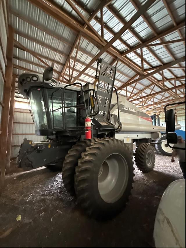Image of Gleaner S67 equipment image 4