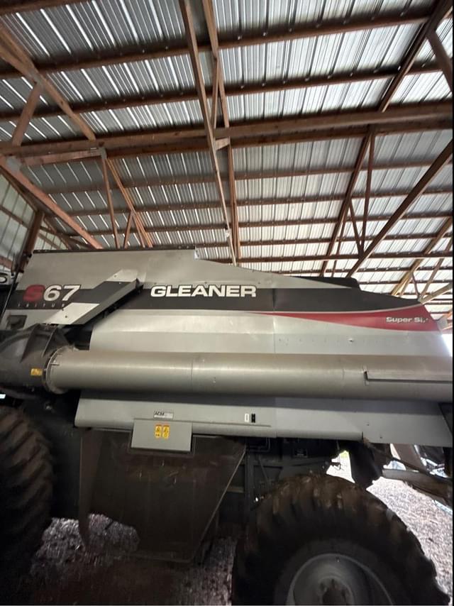Image of Gleaner S67 equipment image 3