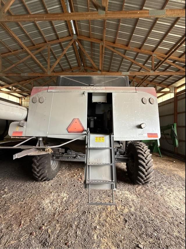 Image of Gleaner S67 equipment image 1