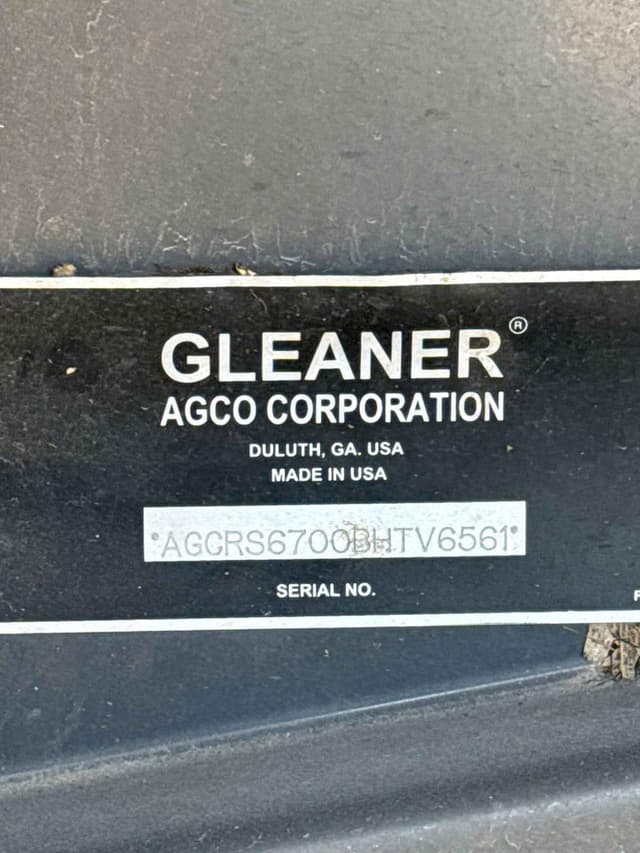 Image of Gleaner S67 equipment image 1