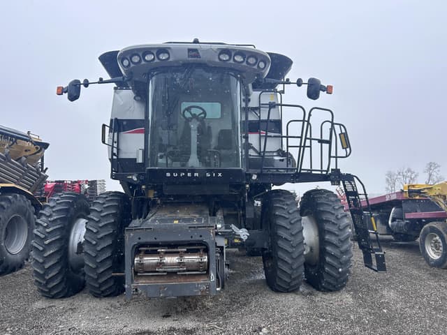 Image of Gleaner S67 equipment image 1