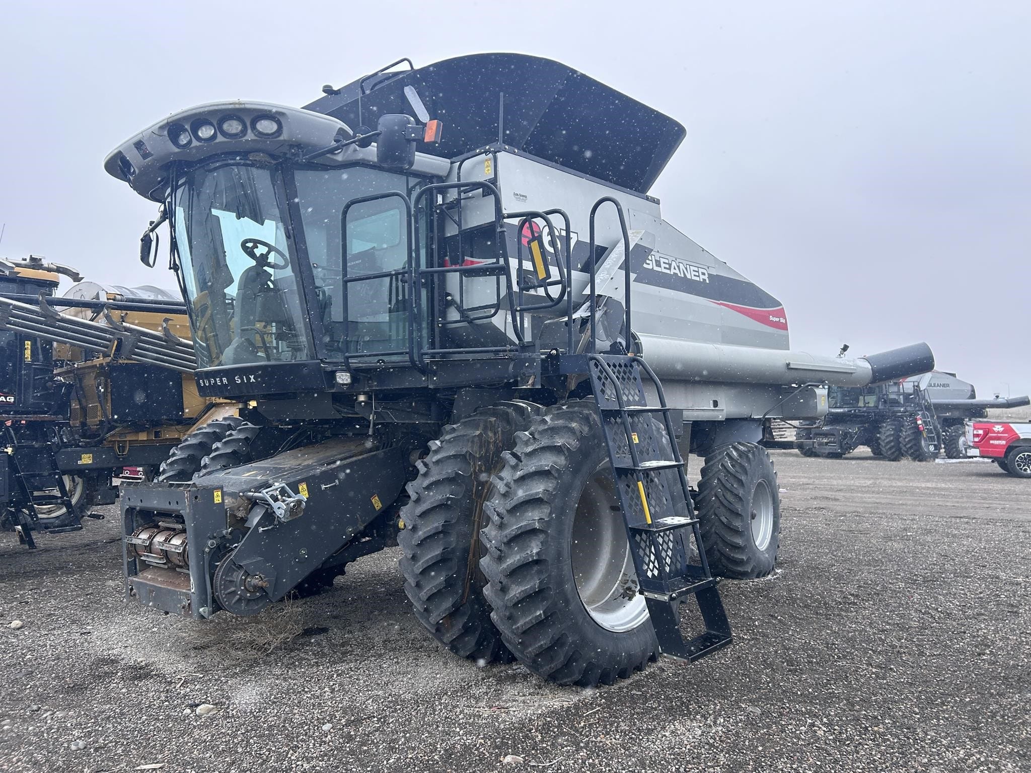 2011 Gleaner S67 Equipment Image0