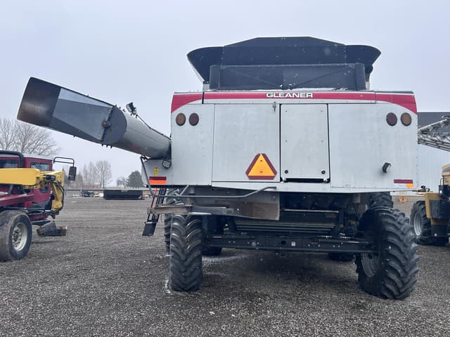 Image of Gleaner S67 equipment image 4