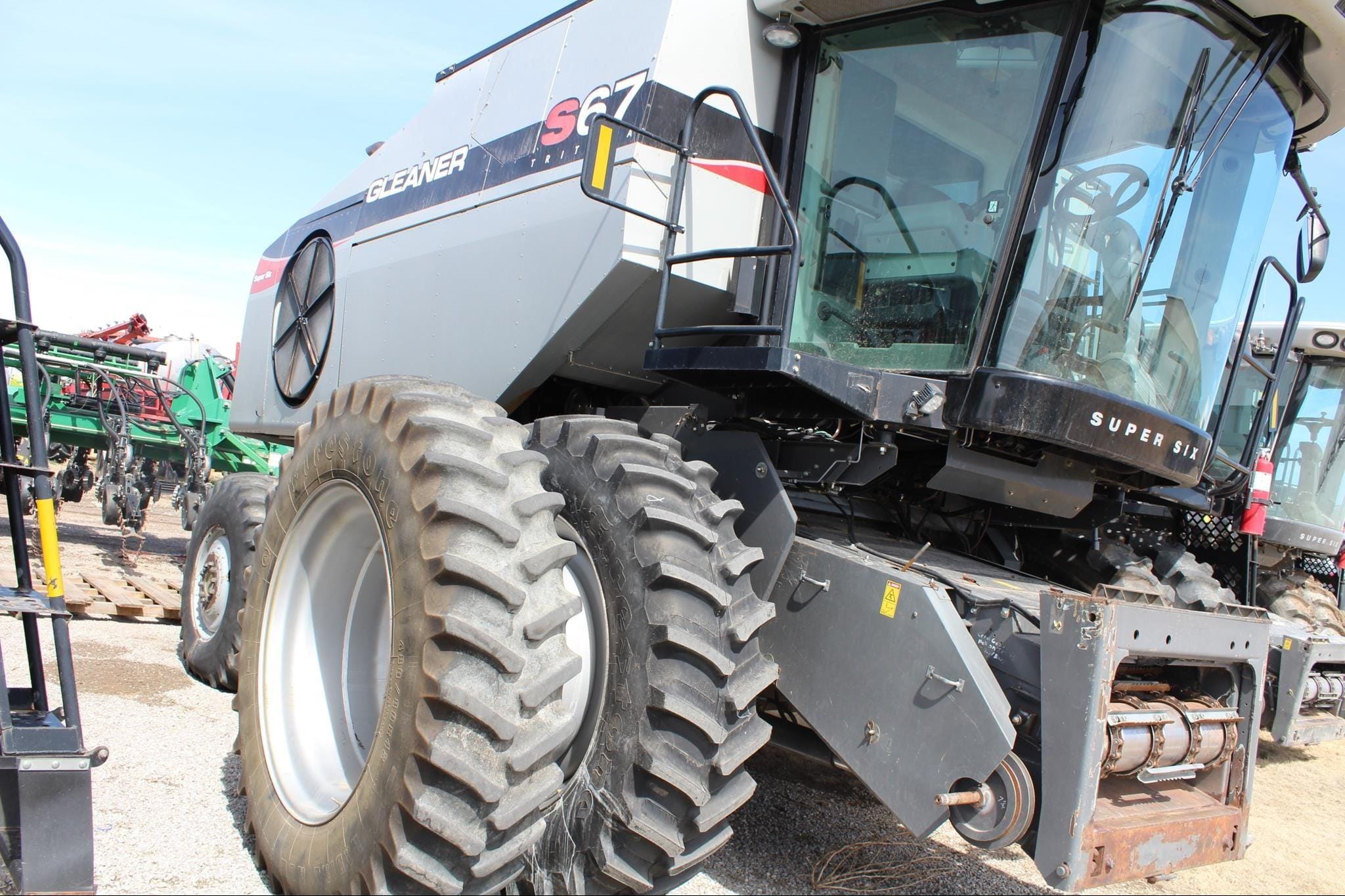 2011 Gleaner S67 Equipment Image0