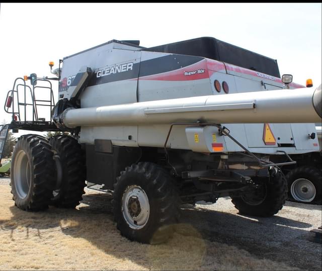 Image of Gleaner S67 equipment image 2