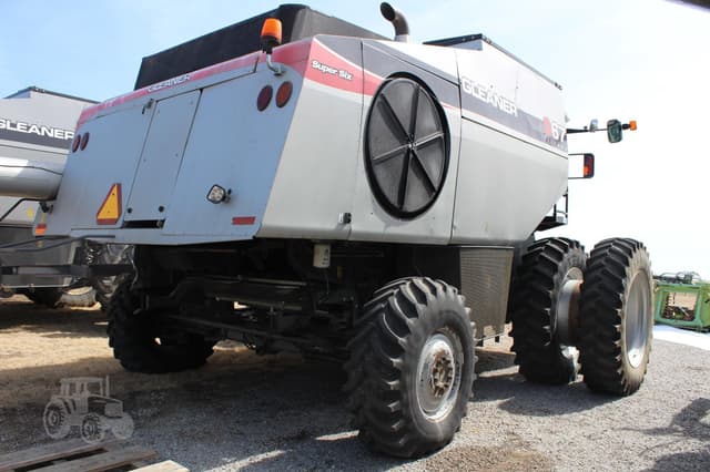 Image of Gleaner S67 equipment image 3