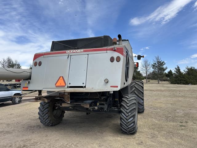 Image of Gleaner S77 equipment image 3