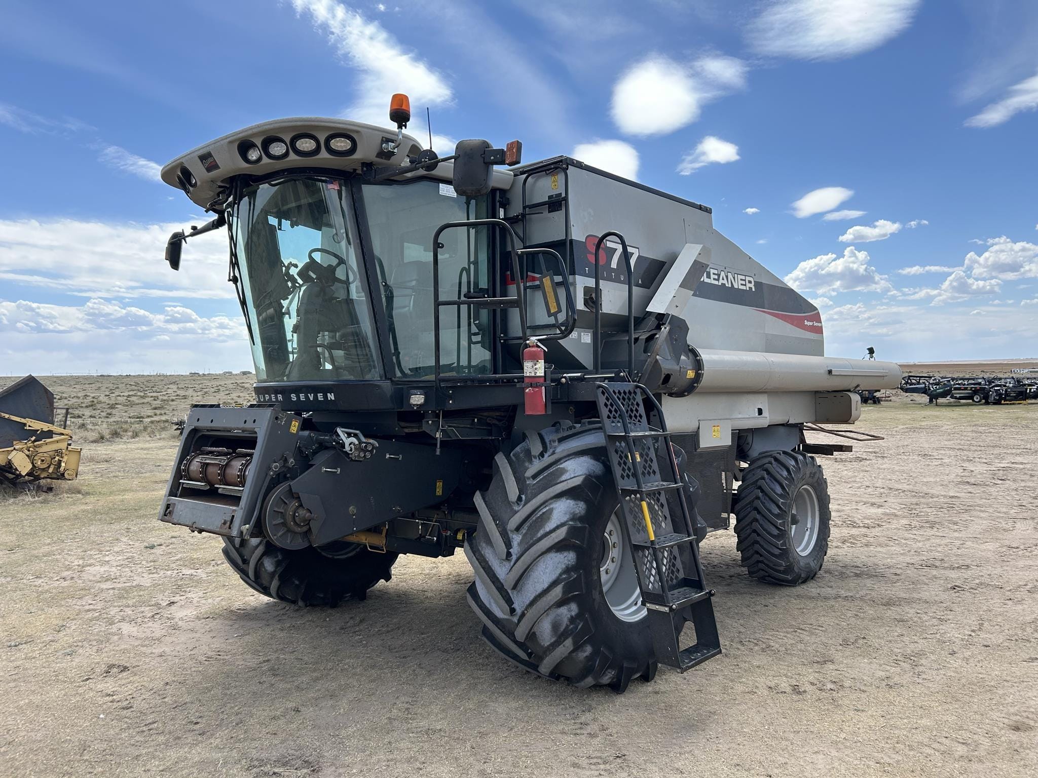 2011 Gleaner S77 Equipment Image0