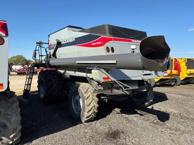 Image of Gleaner S77 equipment image 3