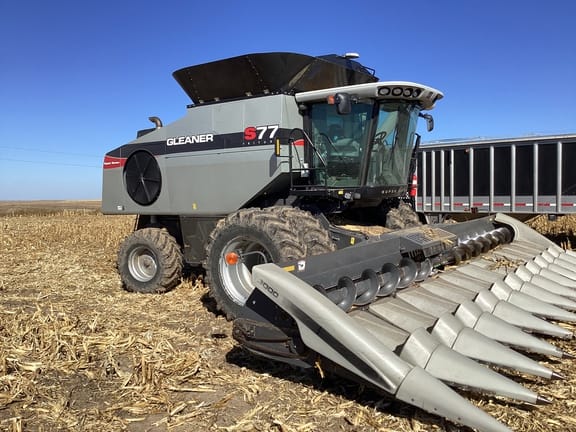 Main image Gleaner S77