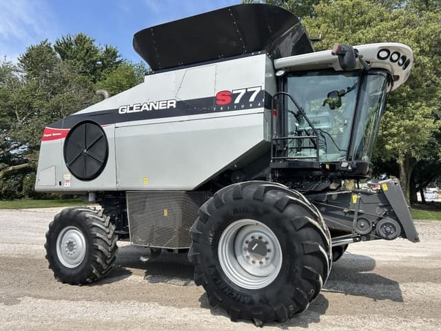Image of Gleaner S77 equipment image 1