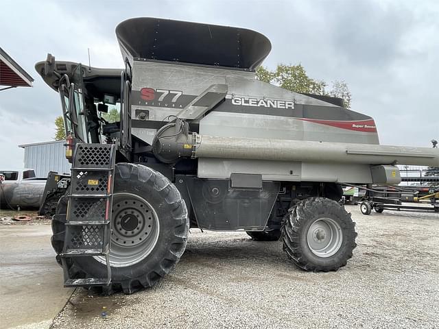 Image of Gleaner S77 equipment image 1