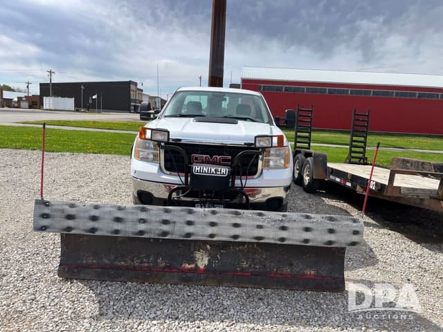 Image of GMC 2500HD equipment image 2
