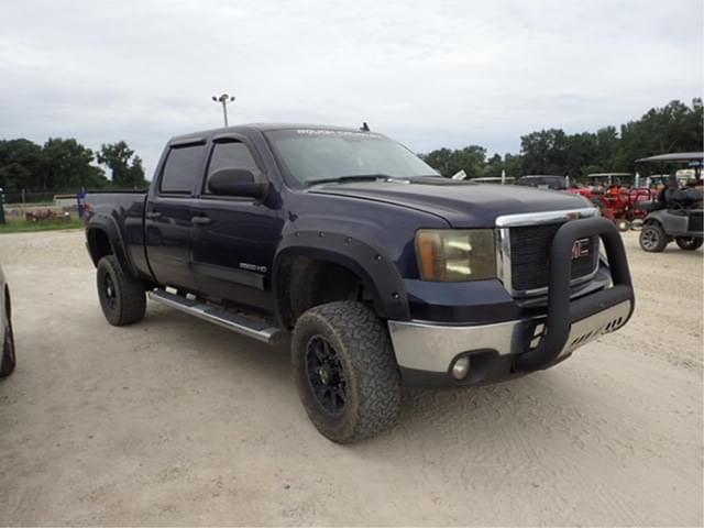 Image of GMC 2500HD equipment image 2