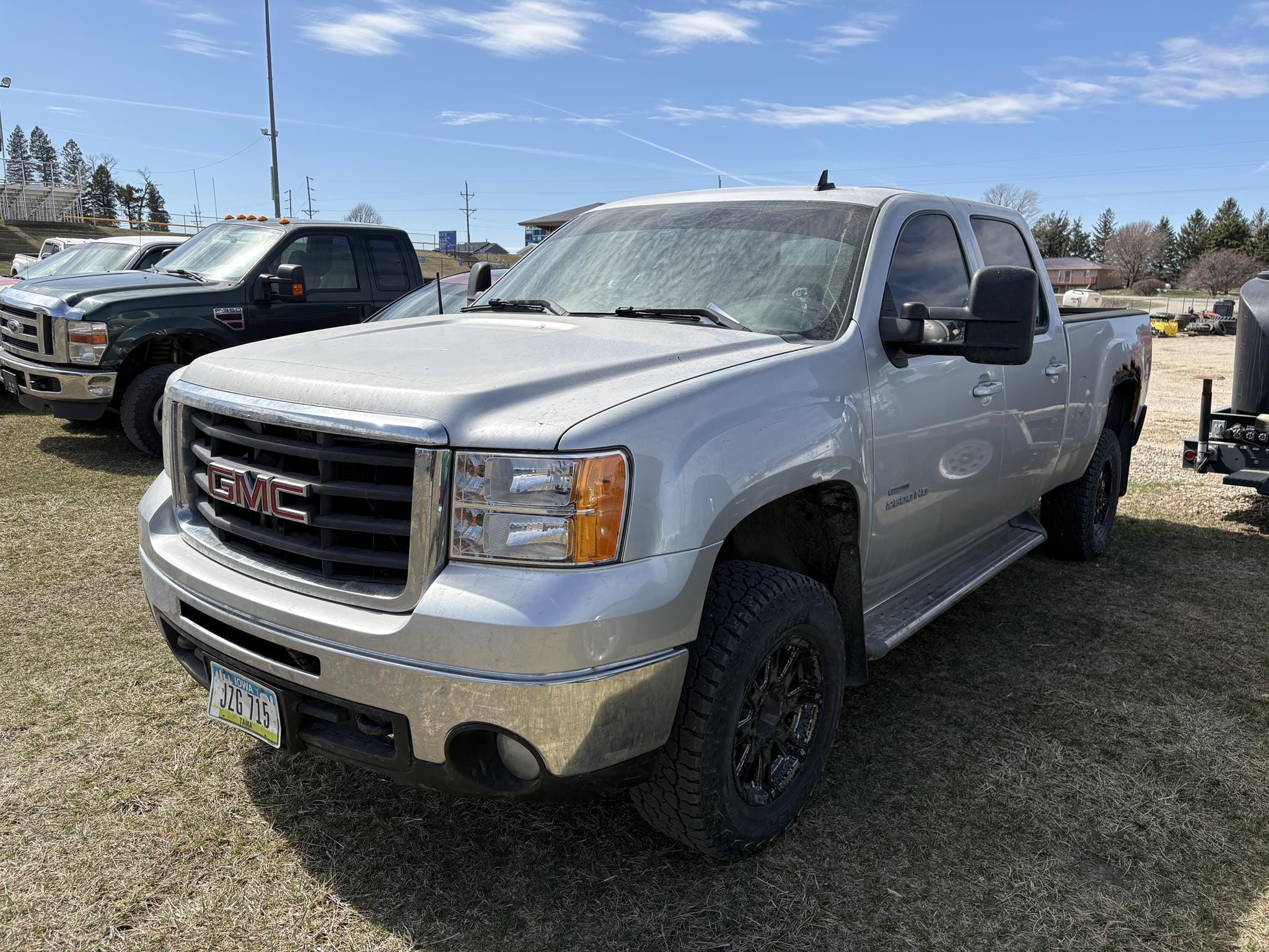 2011 GMC 2500HD Equipment Image0