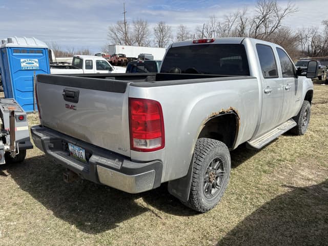 Image of GMC 2500HD equipment image 2