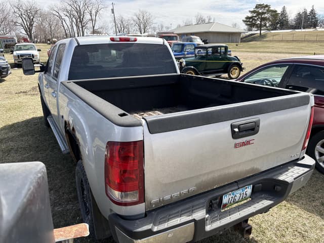 Image of GMC 2500HD equipment image 4