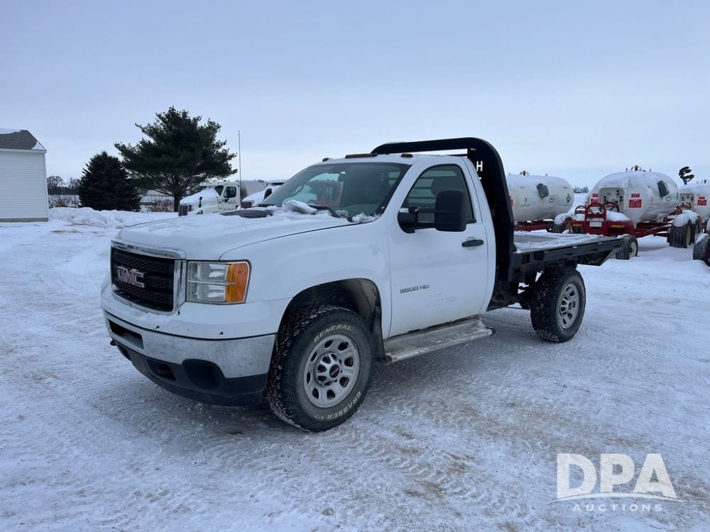 2011 GMC 3500HD Equipment Image0