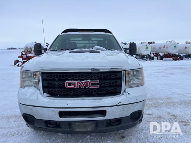 Image of GMC 3500HD equipment image 2