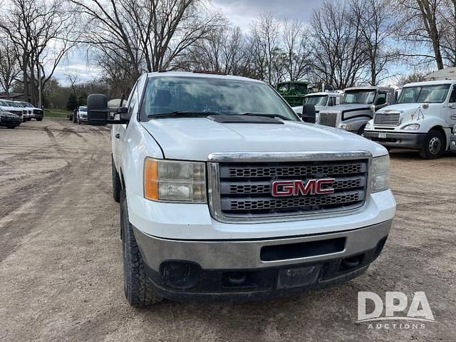 Image of GMC 3500HD equipment image 3