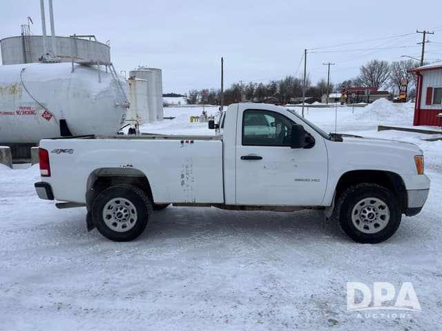 Image of GMC 3500HD equipment image 4