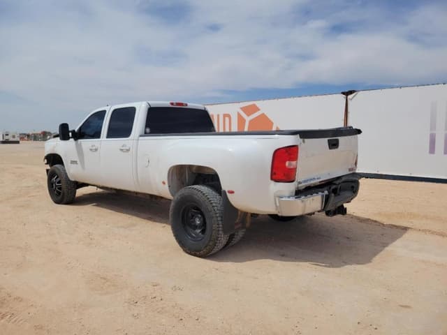 Image of GMC 3500HD equipment image 2