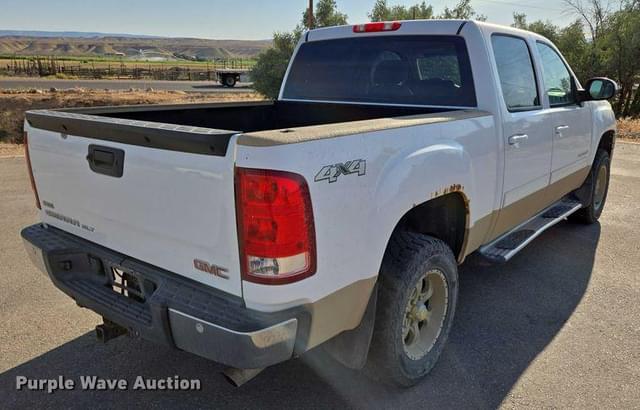 Image of GMC Sierra 1500 equipment image 4