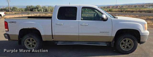 Image of GMC Sierra 1500 equipment image 3