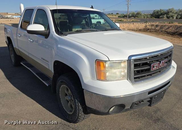 Image of GMC Sierra 1500 equipment image 2