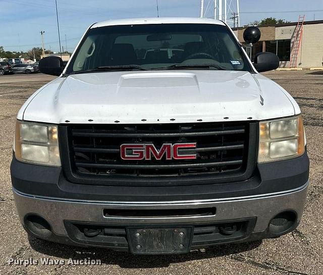 Image of GMC Sierra 1500 equipment image 1