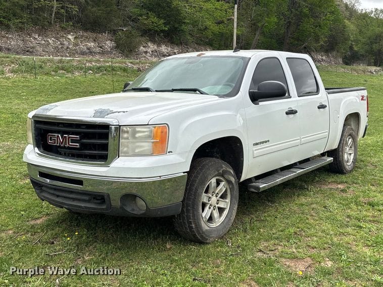 2011 GMC 1500 Equipment Image0