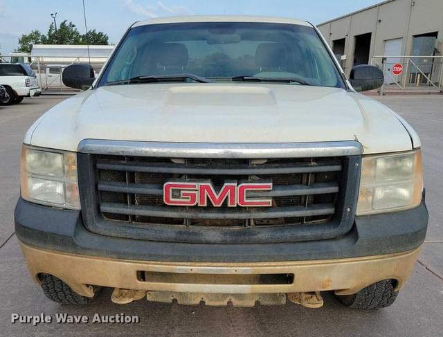 Image of GMC Sierra 1500 equipment image 1