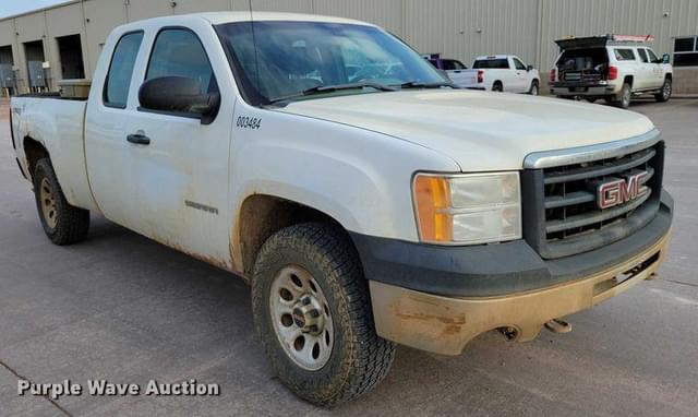 Image of GMC Sierra 1500 equipment image 2