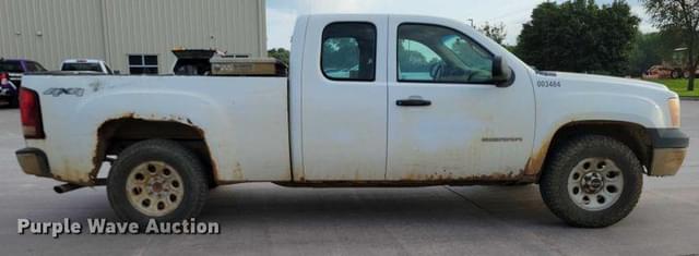 Image of GMC Sierra 1500 equipment image 3