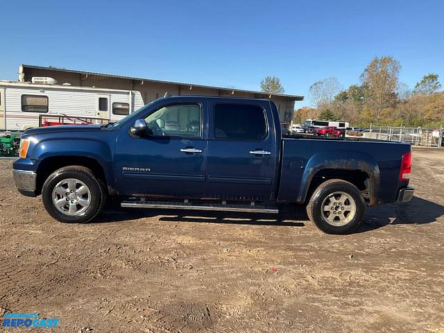 Image of GMC Sierra 1500 equipment image 1