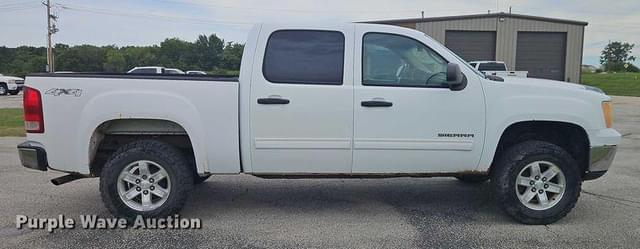 Image of GMC Sierra 1500 equipment image 3