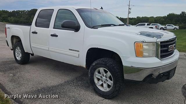 Image of GMC Sierra 1500 equipment image 2